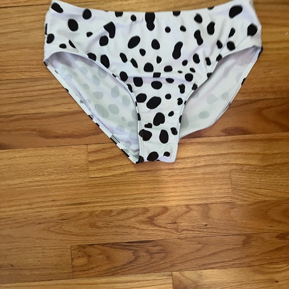 Girls Bikini Flowy/ruffled black top with cow print full coverage bottoms - Picture 2 of 3